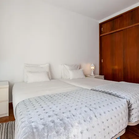 Апартаменты Summer Getaway 1br Flat Armacao Pera By Lovelystay Армасан-де-Пера