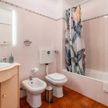 Summer Getaway 1br Flat Armacao Pera By Lovelystay *