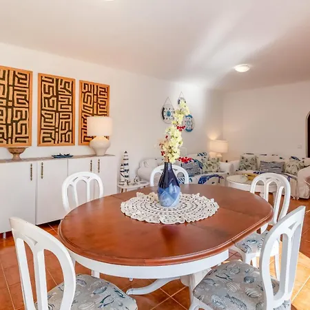 Summer Getaway 1br Flat Armacao Pera By Lovelystay *