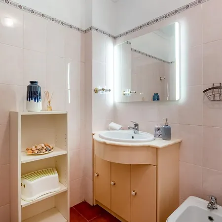 Summer Getaway 1br Flat Armacao Pera By Lovelystay Апартаменты *