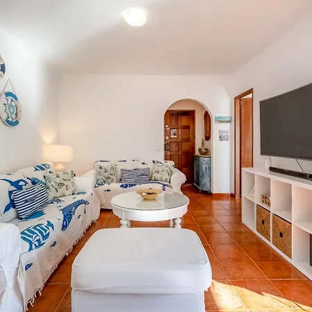 Summer Getaway 1br Flat Armacao Pera By Lovelystay Апартаменты